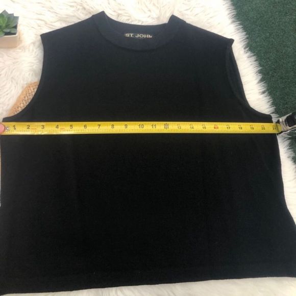 St. John Basics Shoulder Zip Sleeveless Top - Picture 10 of 15